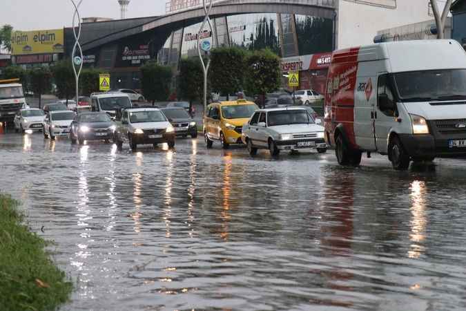 Meteoroloji'den Sağanak ve Rüzgar Uyarısı! 12 İlden 40 İla 60 Km Hızında Rüzgar Bekleniyor